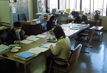 写真：定例会の様子