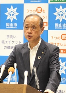 会見する大森市長