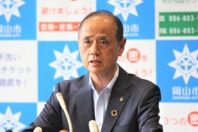 会見する大森市長