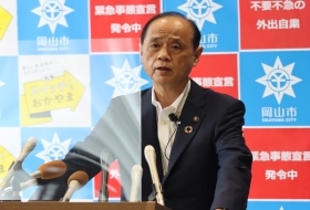 新型コロナウイルス関連について説明する大森市長