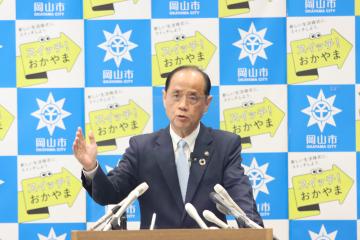 新上道公民館・地域センターの開館について説明する大森雅夫岡山市長