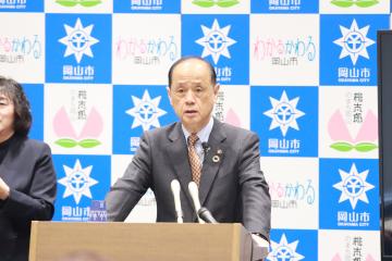 令和5年度の11月の補正予算（追加上程分）について説明する大森雅夫岡山市長