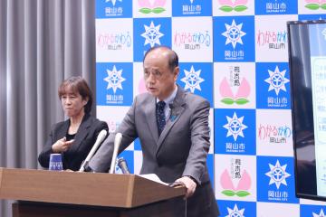 省エネ機器更新緊急支援事業について説明する大森雅夫岡山市長