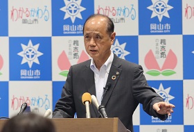 市長記者会見の様子