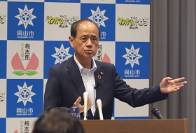 市長記者会見の様子