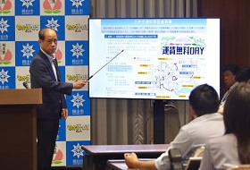 市長記者会見の様子