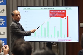 市長記者会見の様子