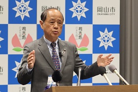 市長記者会見の様子