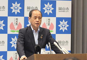 記者会見の様子