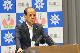 記者会見の様子