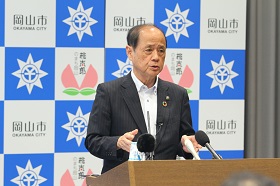 市長記者会見の様子