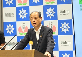市長記者会見の様子
